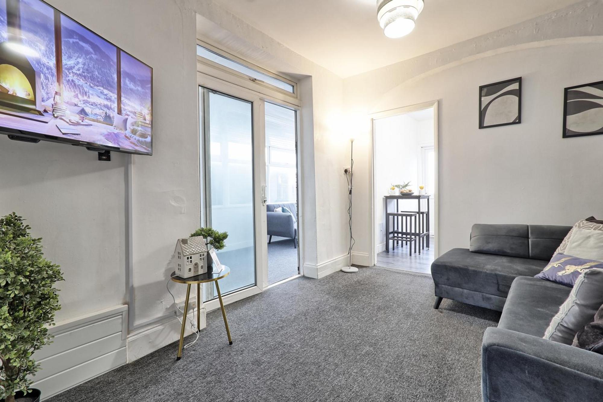 Beautiful Spacious Four Bedroom House With Parking For 2 Cars, 5 Minute Walk To Southend Station Exterior photo